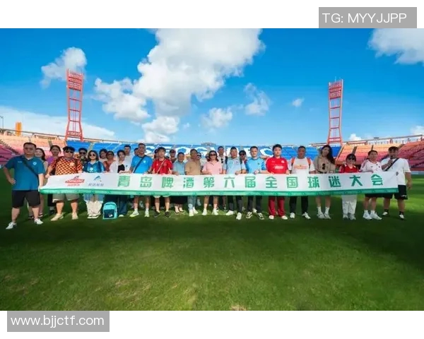 足球明星携手轮船畅游海洋的精彩广告画面展示